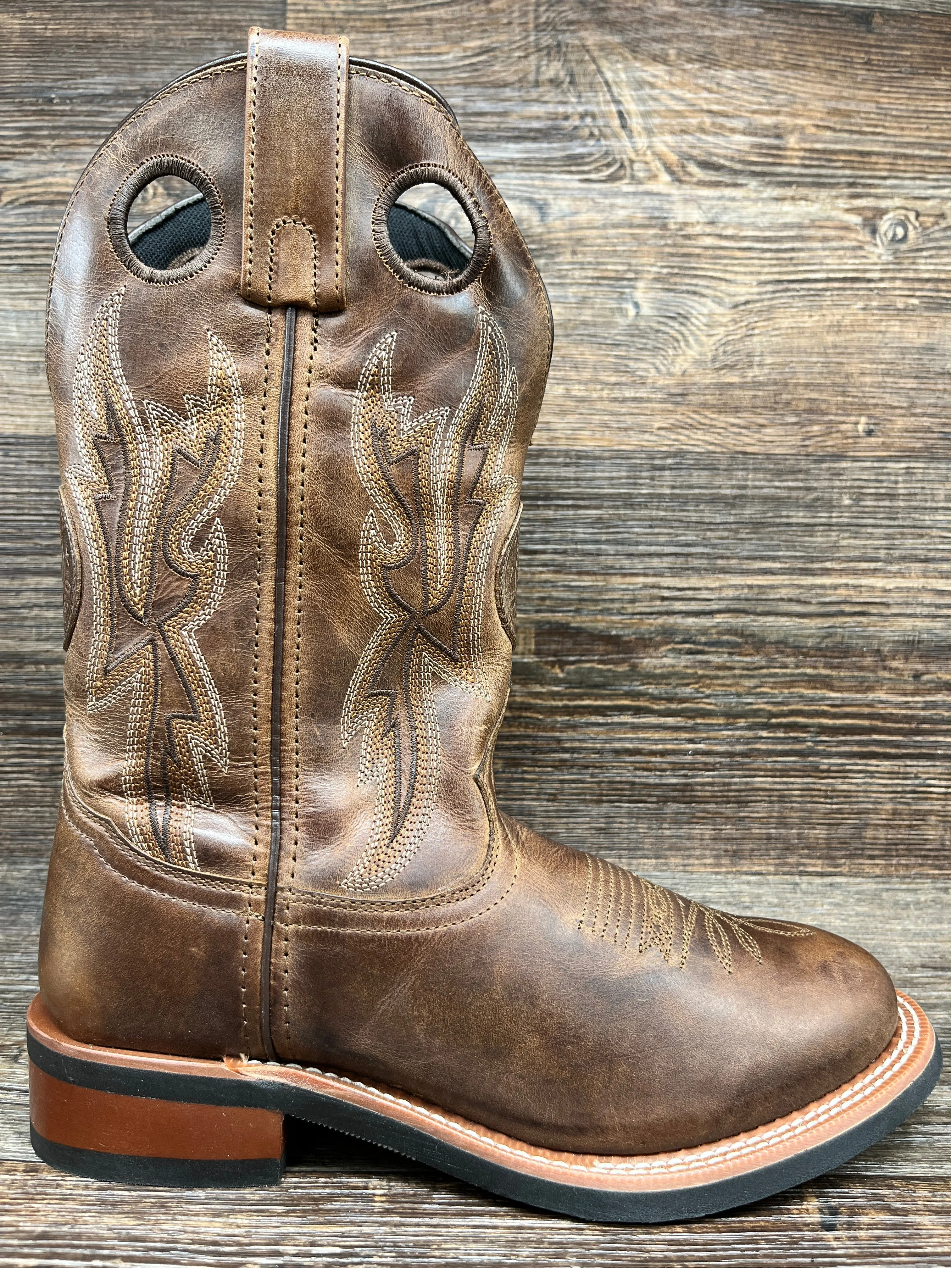 7915 Men's Dawson Round Toe Western Boot by Laredo