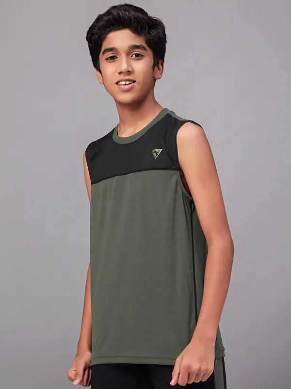 Boys Colorblock Slim Fit Crew Neck T-shirt with TECHNO GUARD