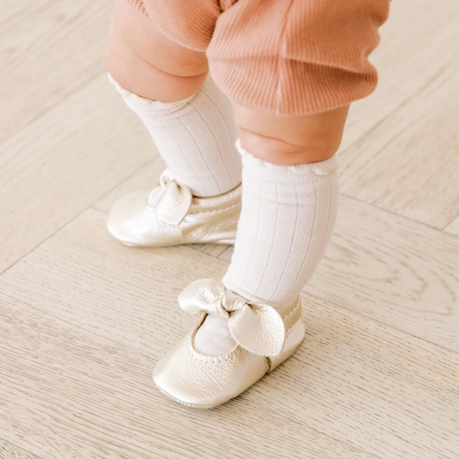 Ivory Scalloped Knee High Sock