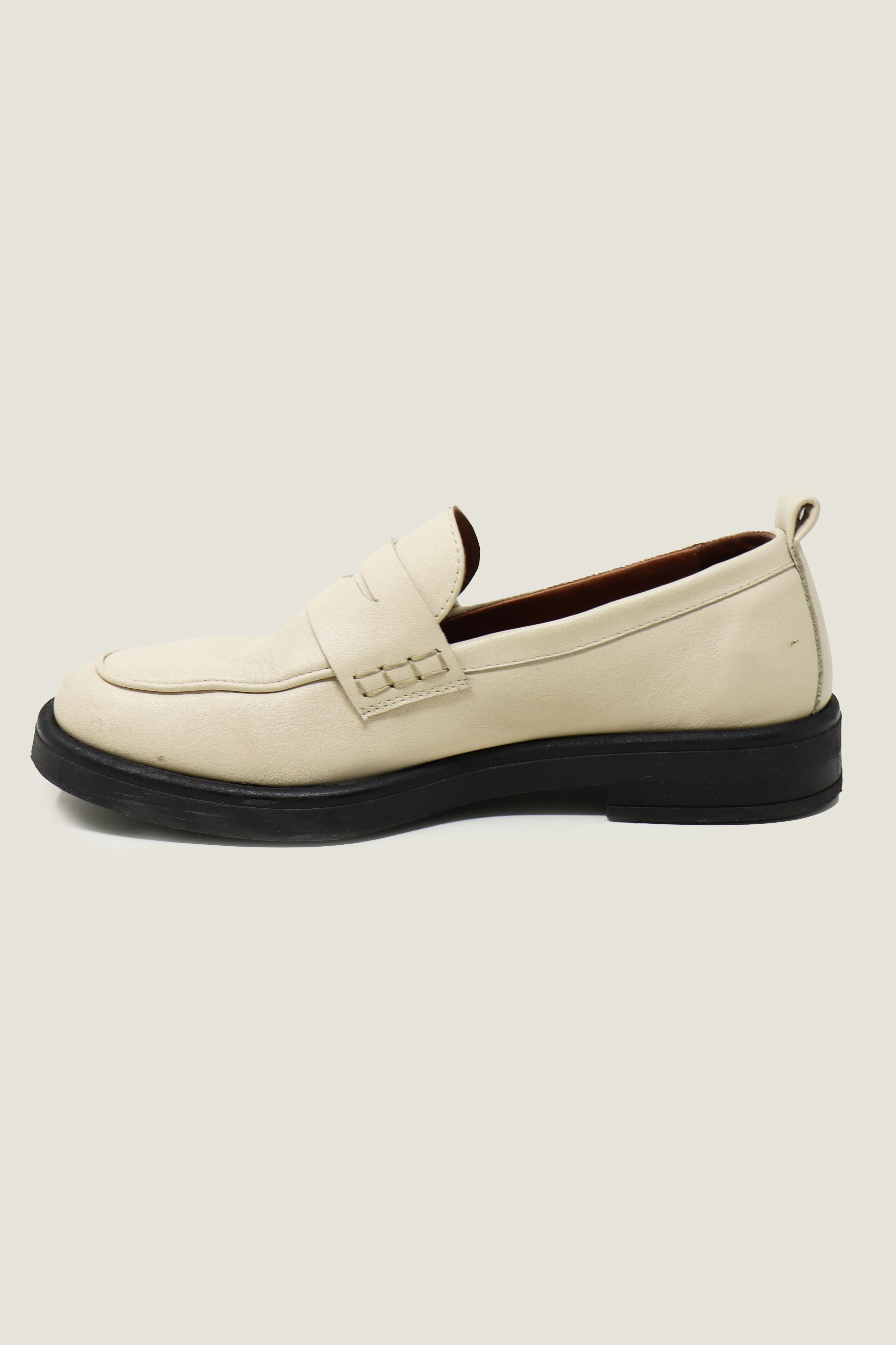 Leather Loafers | Cream