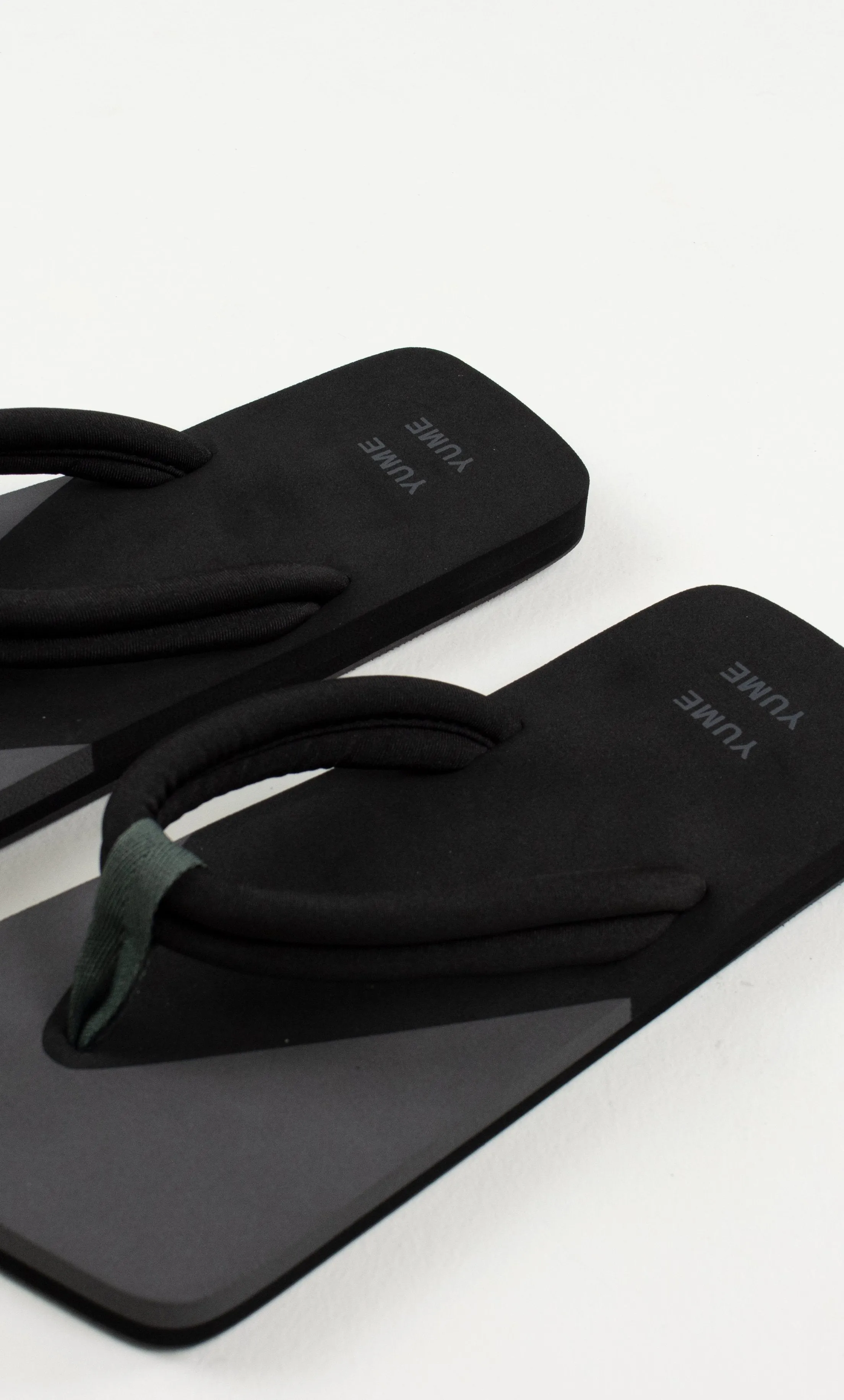 Xigy Asphalt Black Flip Flops